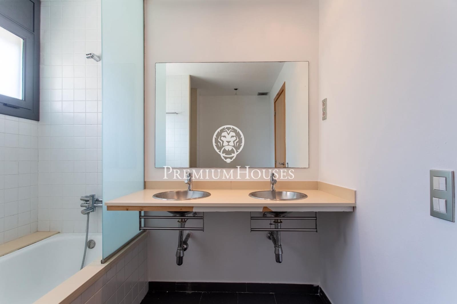 4 quarto Moradia em Banda para venda em Alella com piscina - 949 000 € (Ref: 9240392)