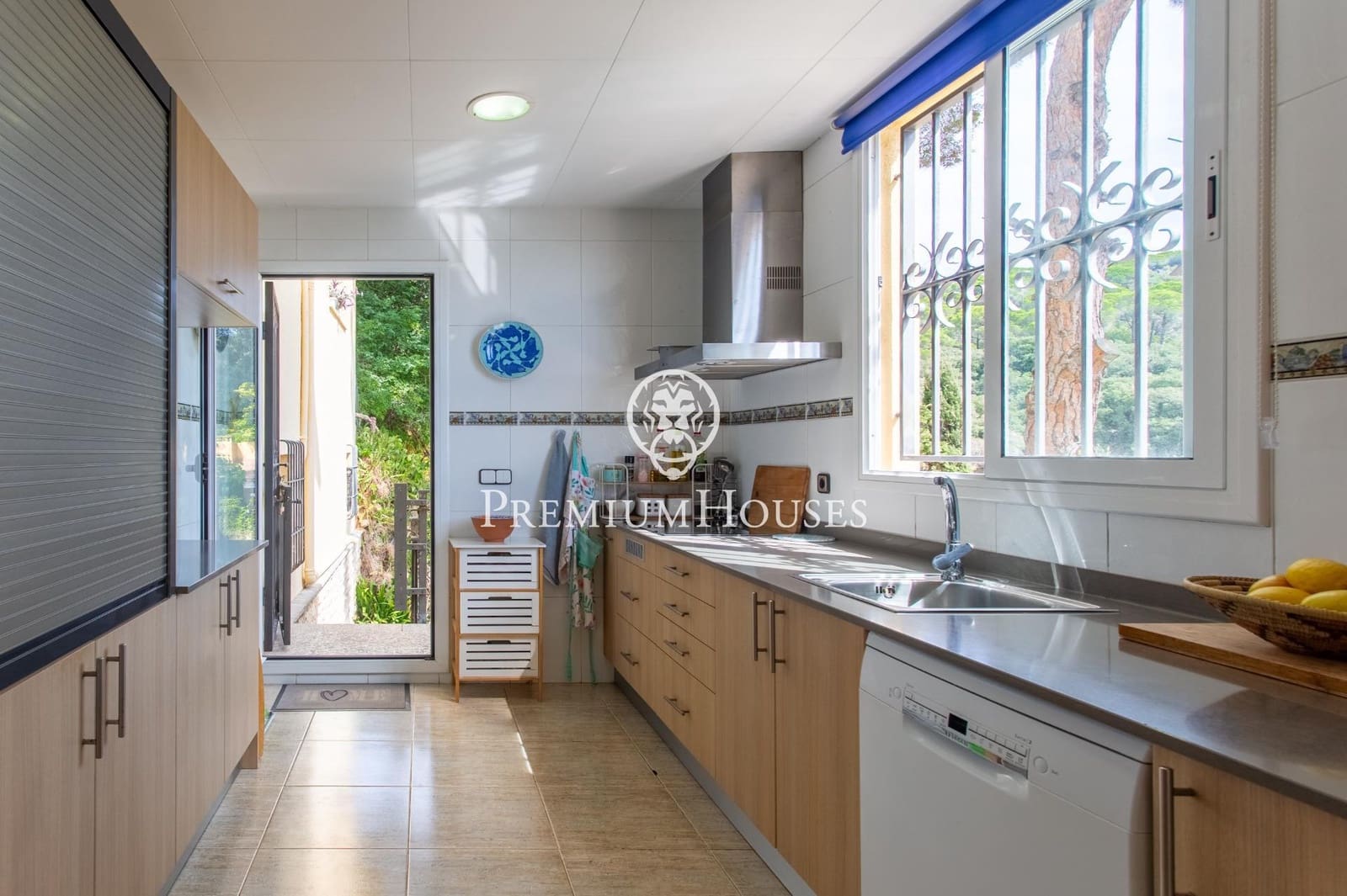 5 soverom Villa til salgs i Sant Pol de Mar med svømmebasseng garasje - € 770 000 (Ref: 9240393)