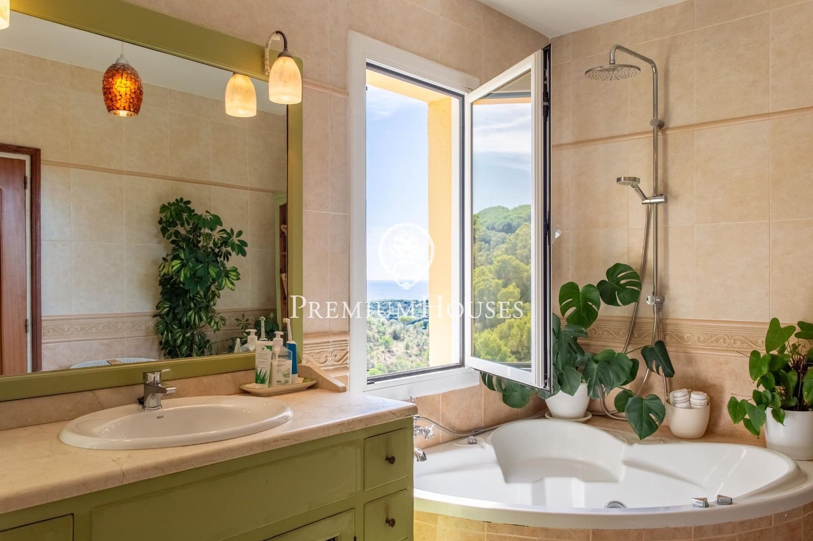 5 soverom Villa til salgs i Sant Pol de Mar med svømmebasseng garasje - € 770 000 (Ref: 9240393)