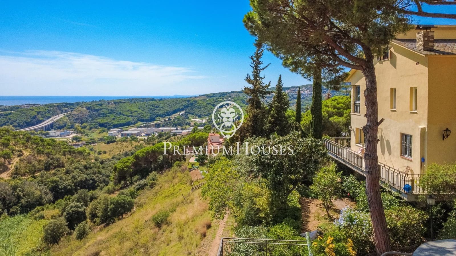 5 soverom Villa til salgs i Sant Pol de Mar med svømmebasseng garasje - € 770 000 (Ref: 9240393)