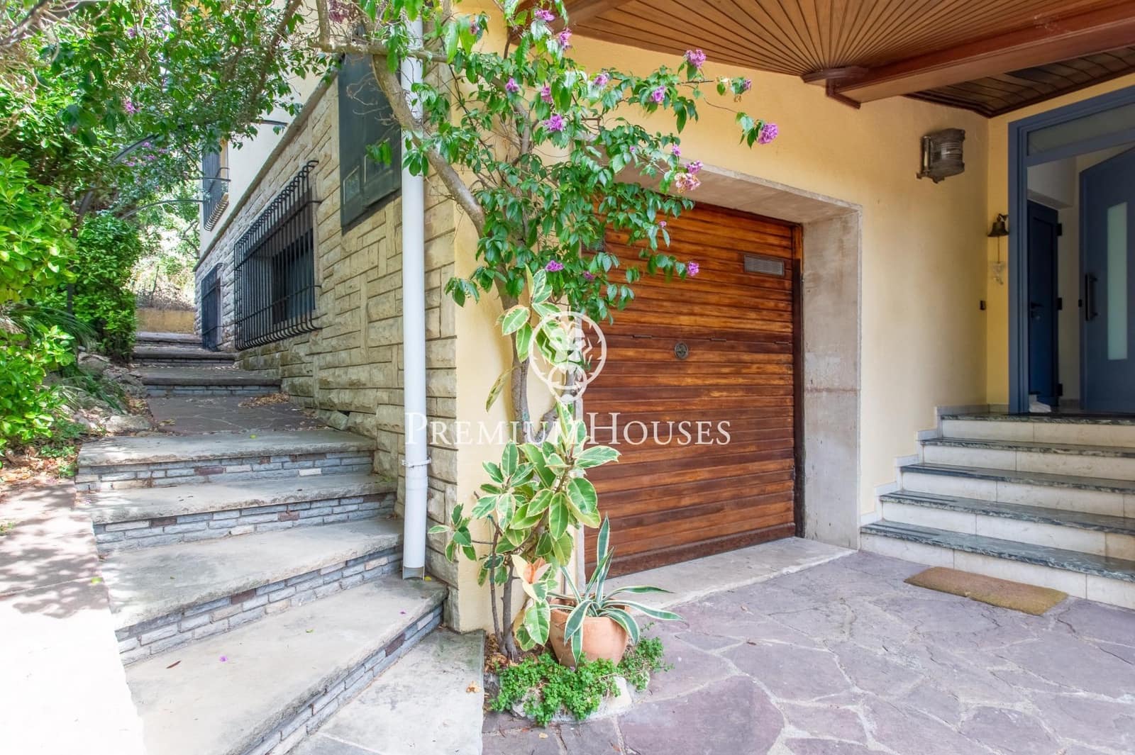 5 soverom Villa til salgs i Sant Pol de Mar med svømmebasseng garasje - € 770 000 (Ref: 9240393)