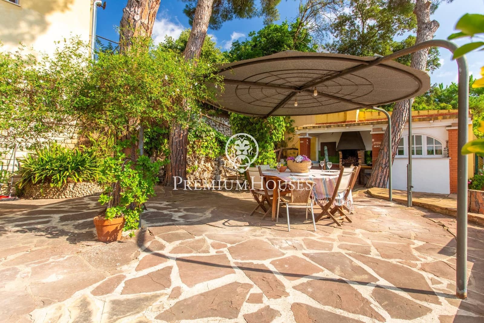 5 soverom Villa til salgs i Sant Pol de Mar med svømmebasseng garasje - € 770 000 (Ref: 9240393)