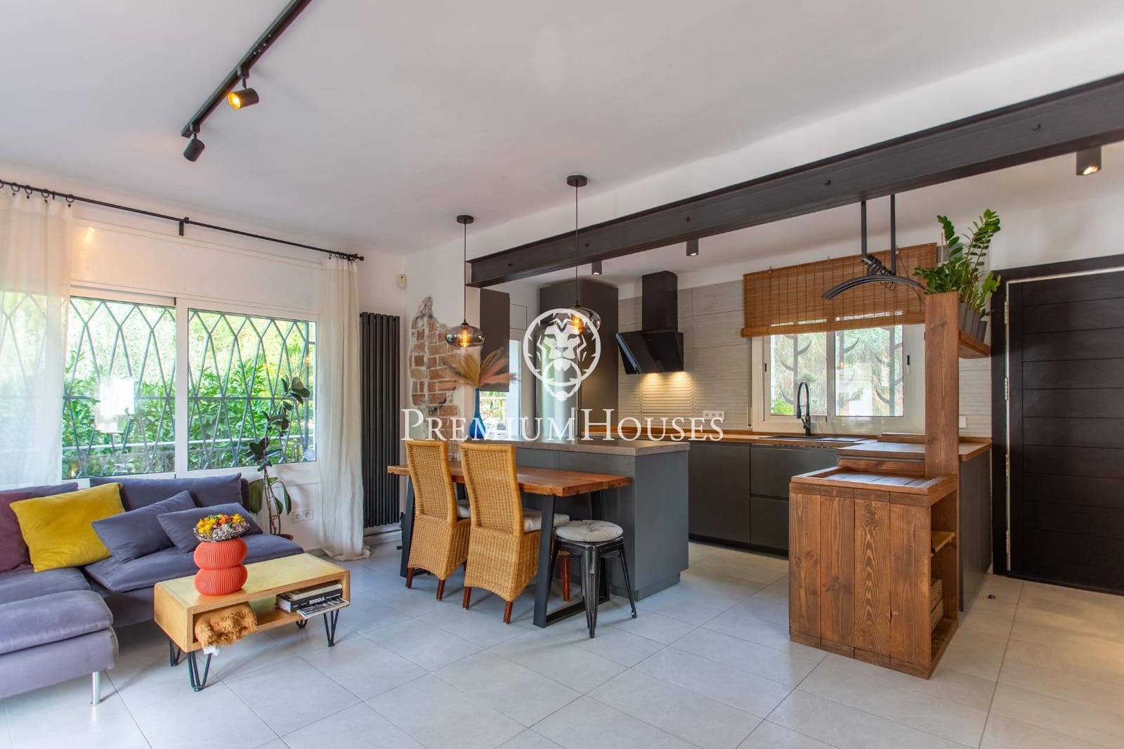 3 bedroom Villa for sale in Sant Cebria de Vallalta with pool - € 450,000 (Ref: 9243396)