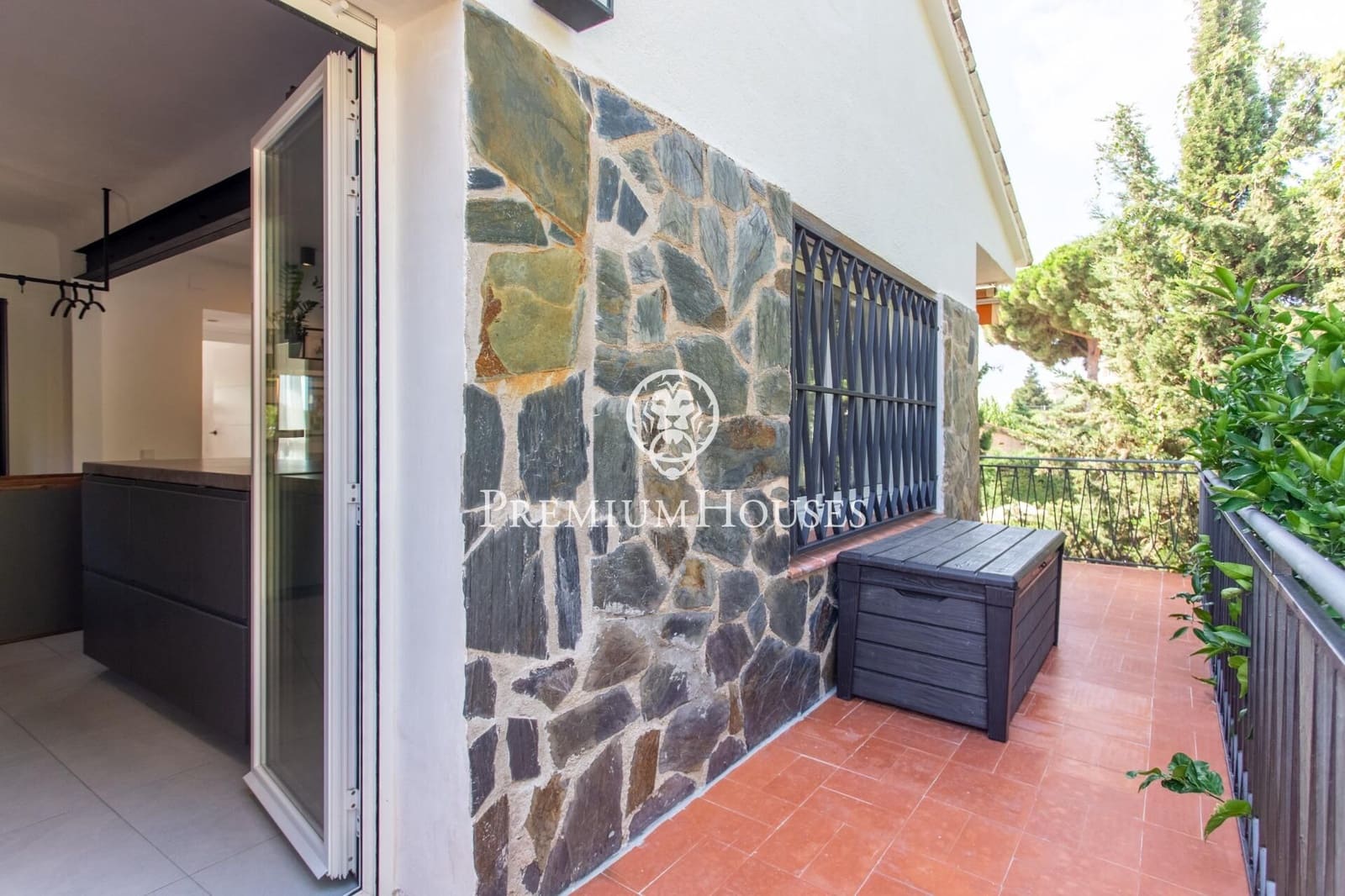 3 bedroom Villa for sale in Sant Cebria de Vallalta with pool - € 450,000 (Ref: 9243396)