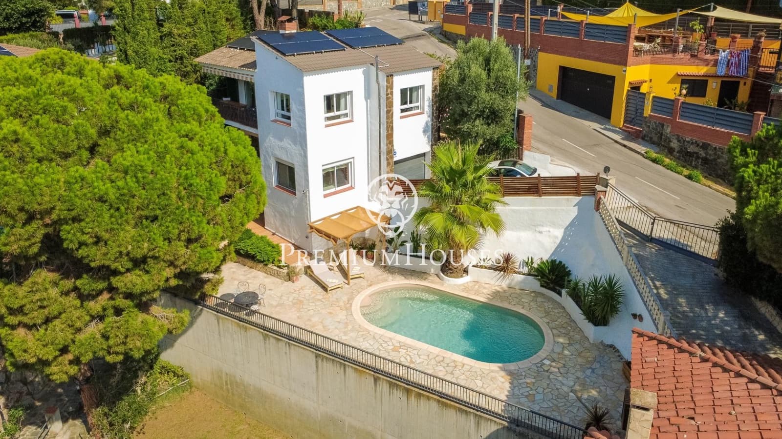 3 bedroom Villa for sale in Sant Cebria de Vallalta with pool - € 450,000 (Ref: 9243396)