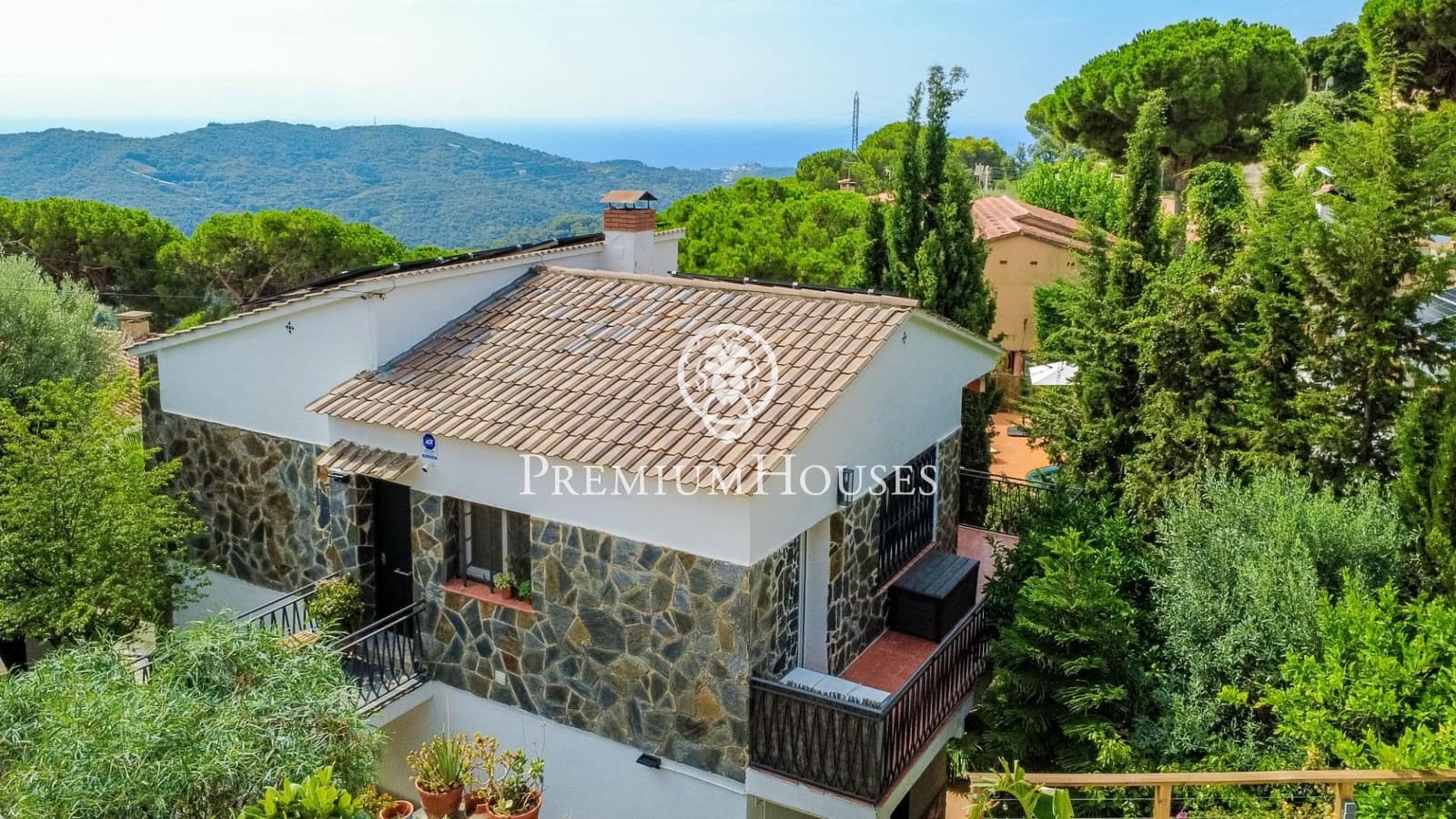 3 bedroom Villa for sale in Sant Cebria de Vallalta with pool - € 450,000 (Ref: 9243396)