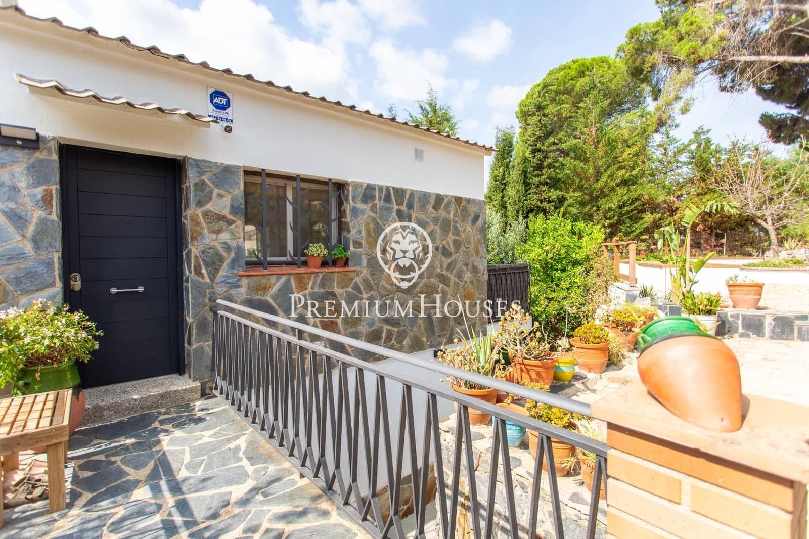 3 bedroom Villa for sale in Sant Cebria de Vallalta with pool - € 450,000 (Ref: 9243396)