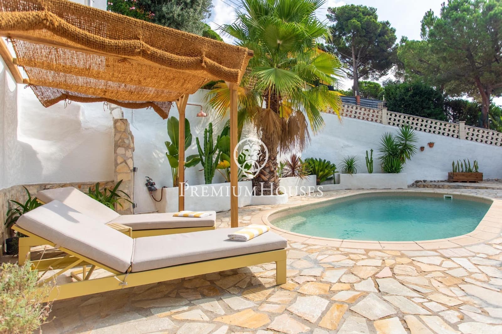 3 bedroom Villa for sale in Sant Cebria de Vallalta with pool - € 450,000 (Ref: 9243396)