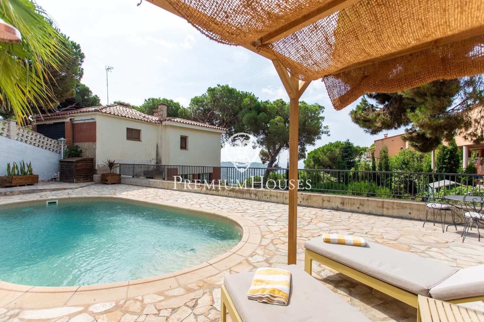 3 bedroom Villa for sale in Sant Cebria de Vallalta with pool - € 450,000 (Ref: 9243396)