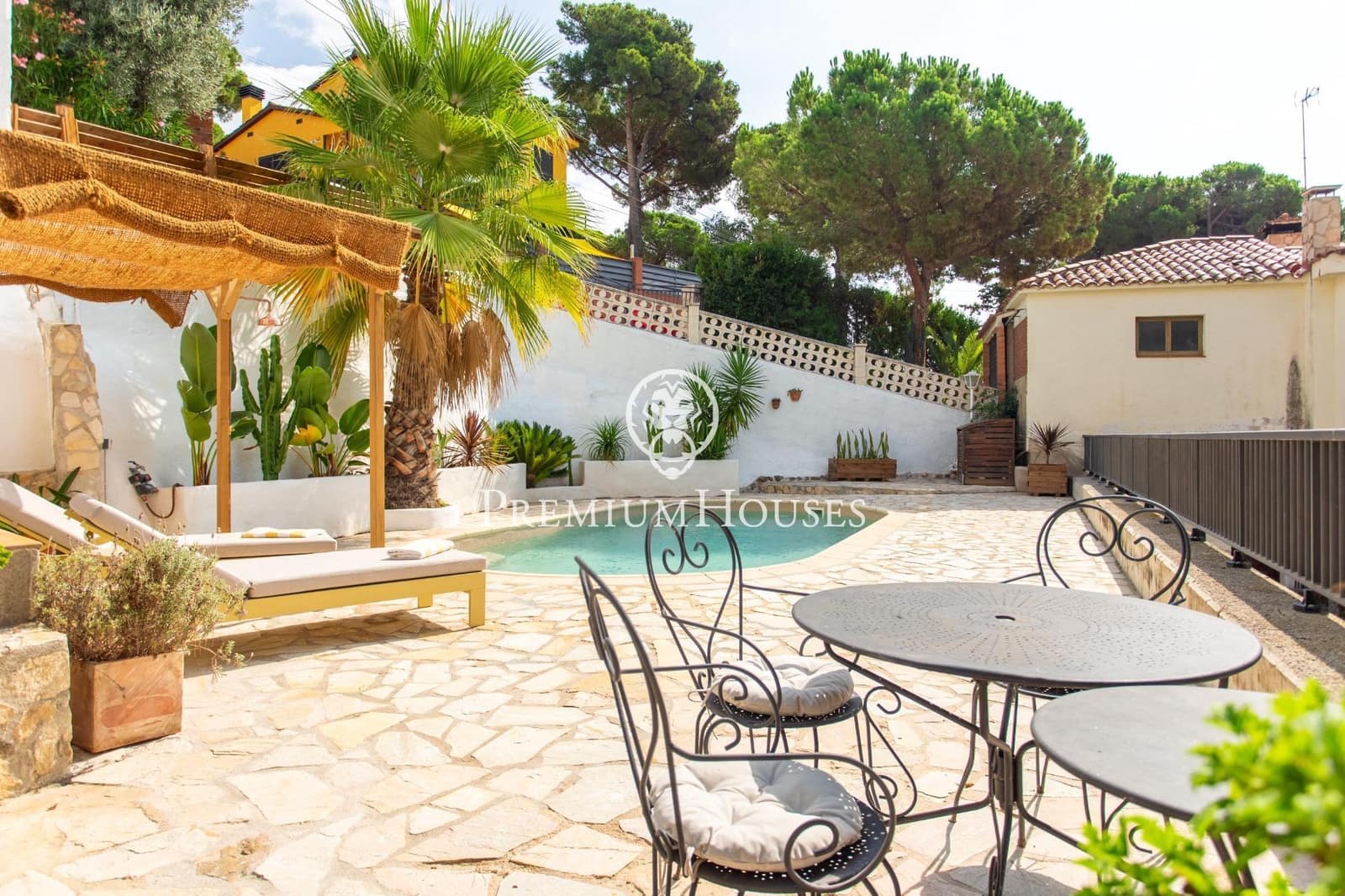 3 bedroom Villa for sale in Sant Cebria de Vallalta with pool - € 450,000 (Ref: 9243396)