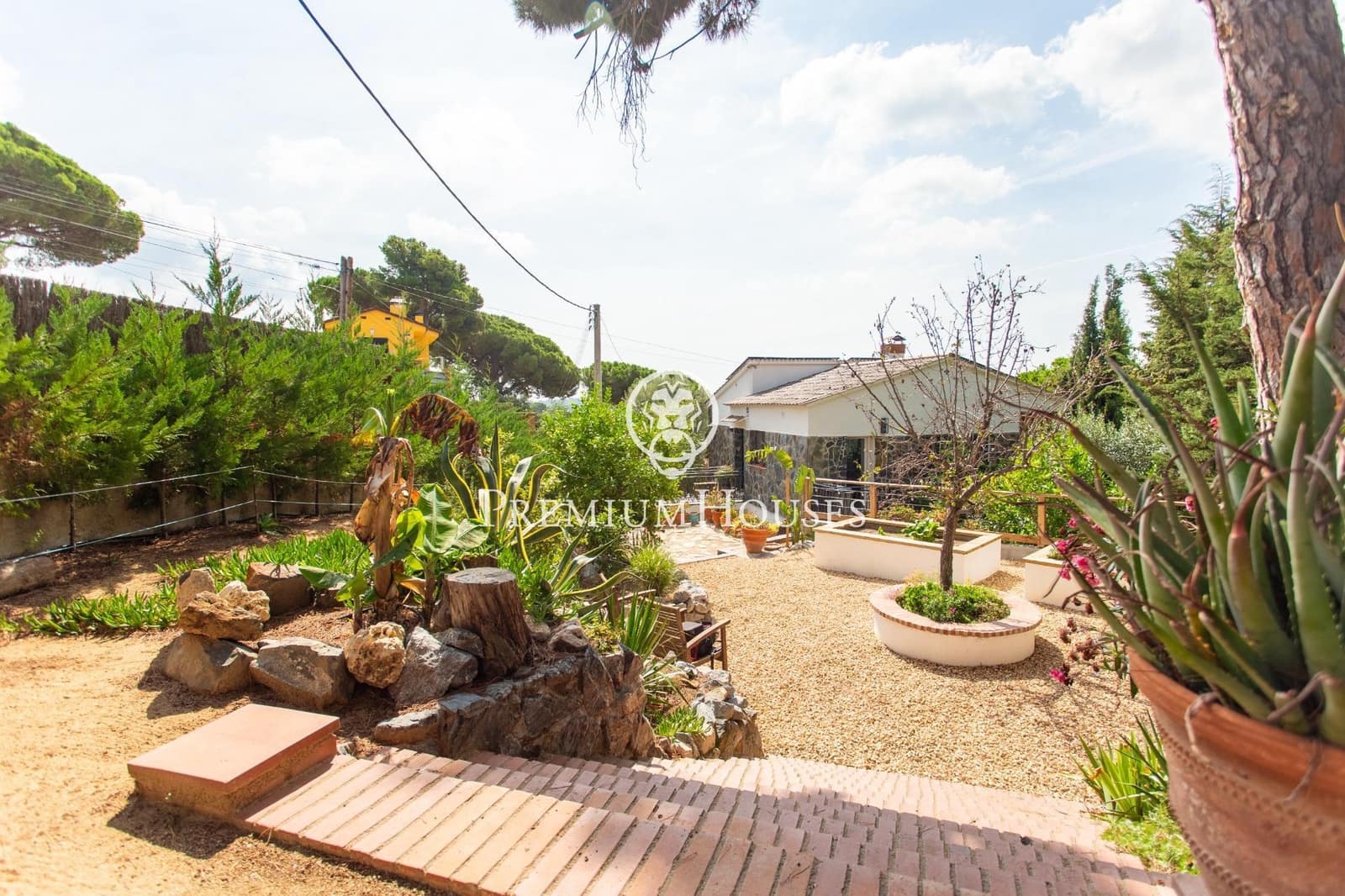 3 bedroom Villa for sale in Sant Cebria de Vallalta with pool - € 450,000 (Ref: 9243396)