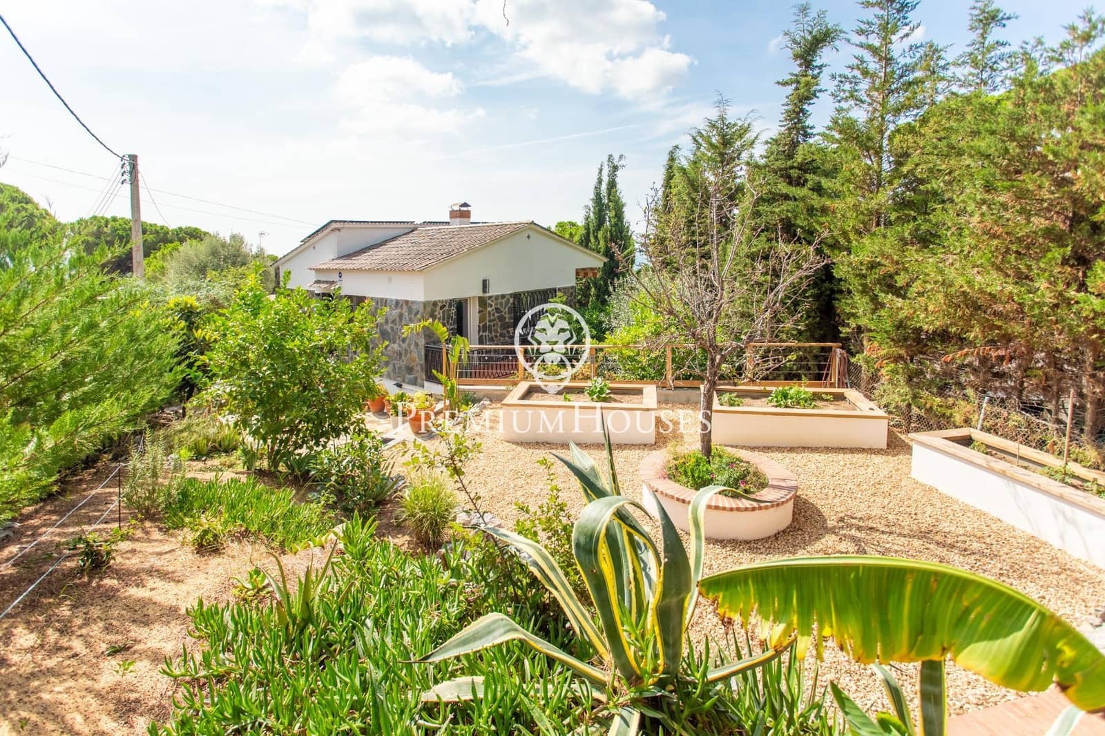 3 bedroom Villa for sale in Sant Cebria de Vallalta with pool - € 450,000 (Ref: 9243396)