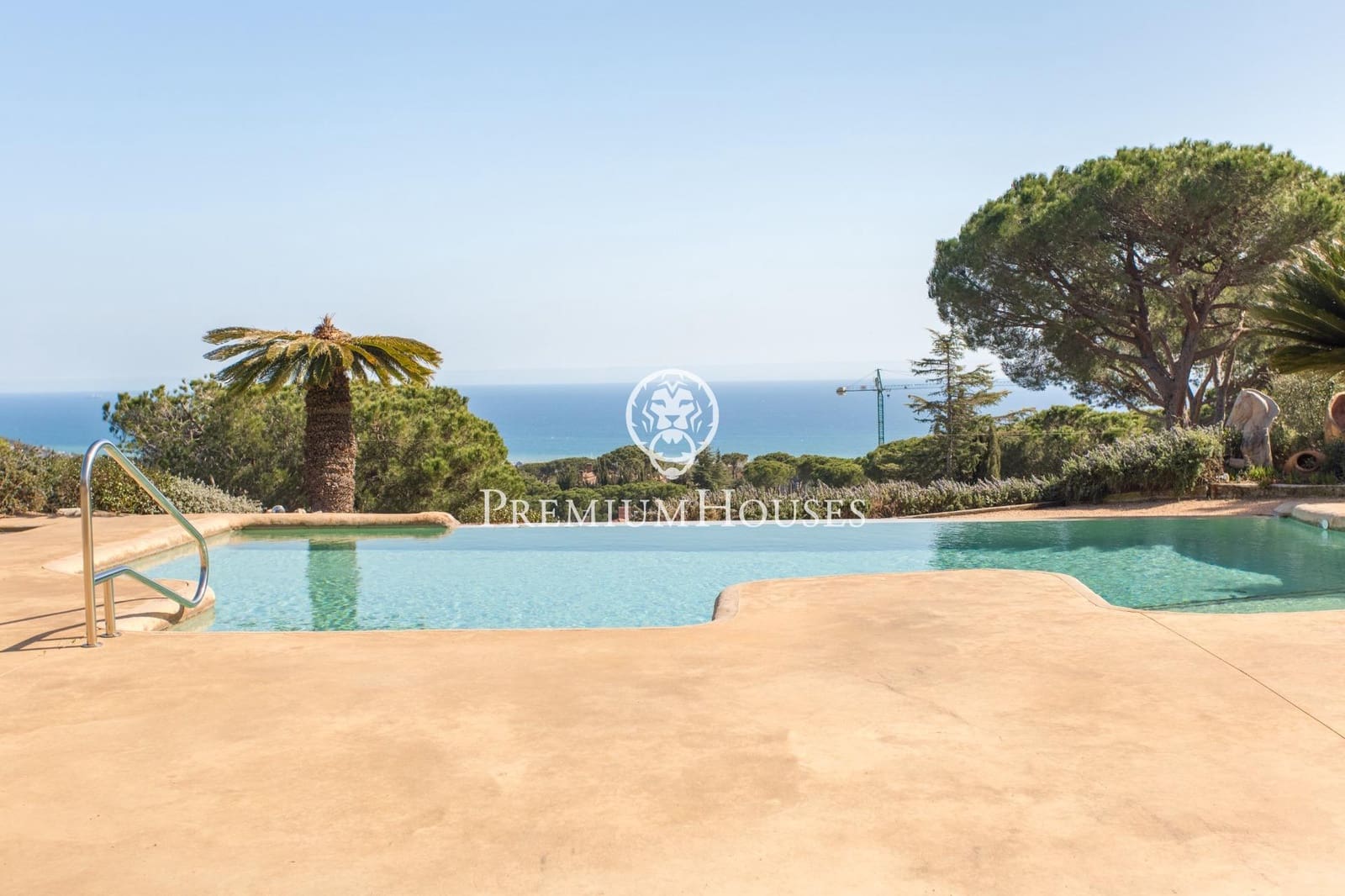 Villa/Maison de 5 chambres à louer à Sant Andreu de Llavaneres avec piscine garage - 4 800 € (Ref: 9243397)