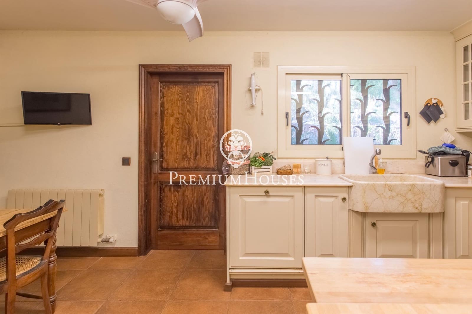 Villa/Maison de 5 chambres à louer à Sant Andreu de Llavaneres avec piscine garage - 4 800 € (Ref: 9243397)