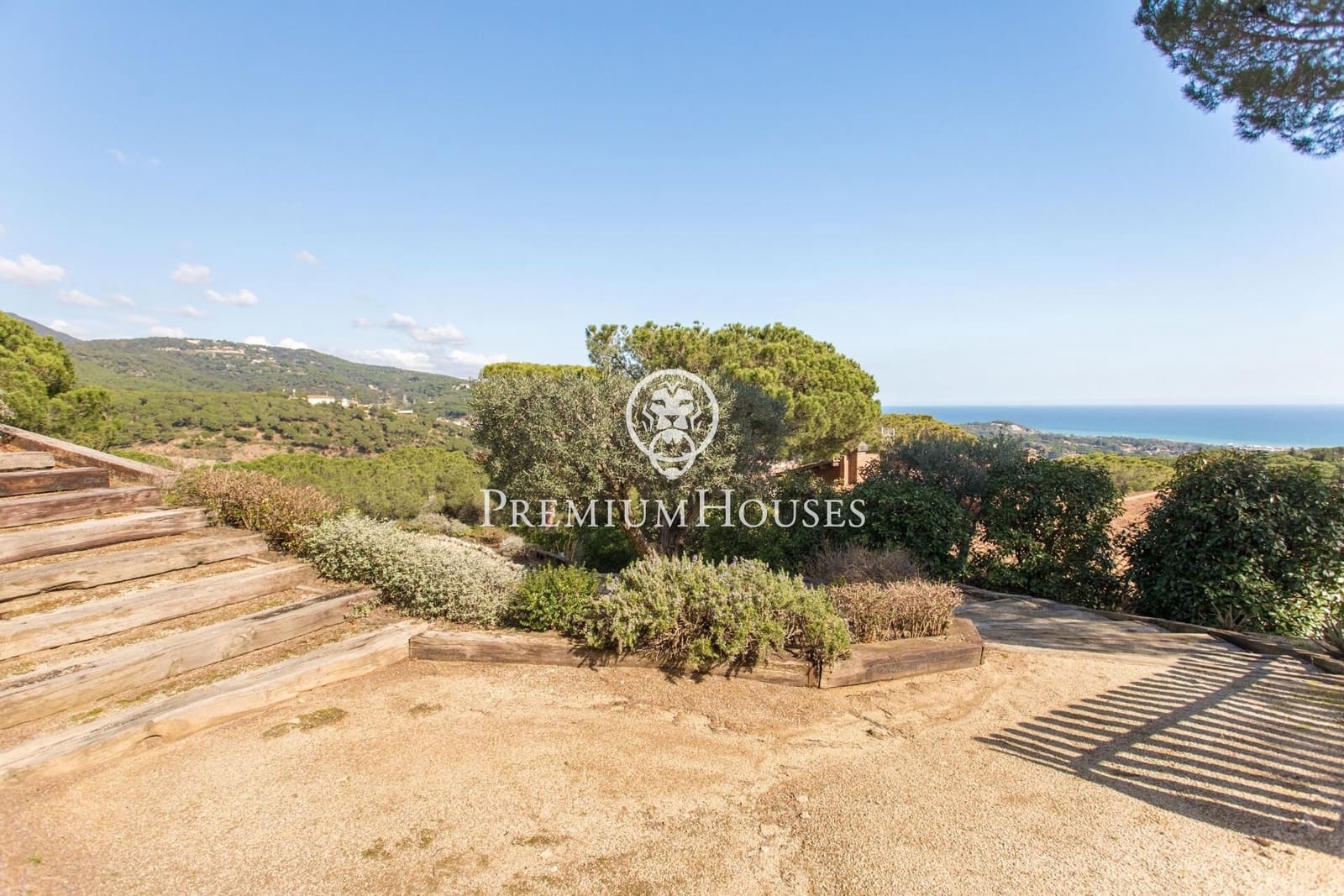 Villa/Maison de 5 chambres à louer à Sant Andreu de Llavaneres avec piscine garage - 4 800 € (Ref: 9243397)