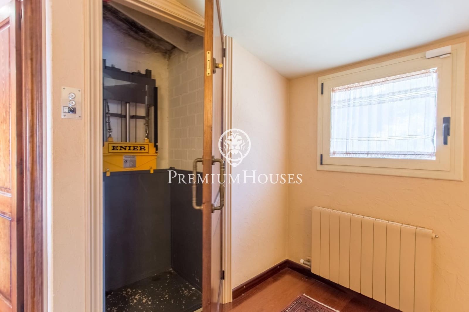 Villa/Maison de 5 chambres à louer à Sant Andreu de Llavaneres avec piscine garage - 4 800 € (Ref: 9243397)