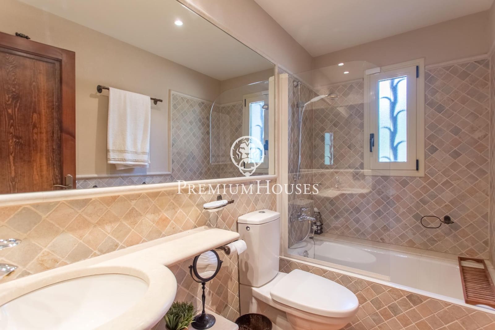 Villa/Maison de 5 chambres à louer à Sant Andreu de Llavaneres avec piscine garage - 4 800 € (Ref: 9243397)