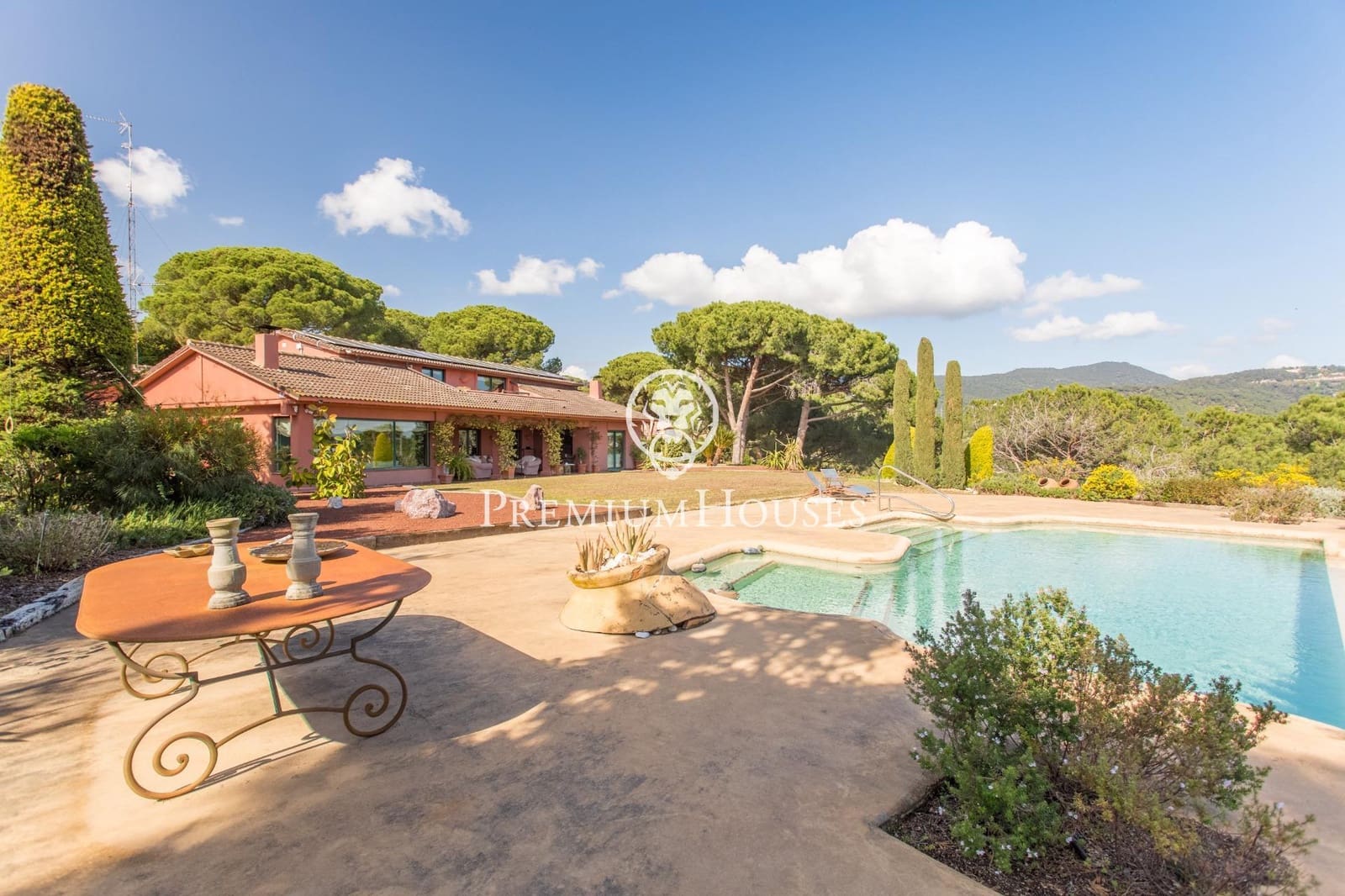 Villa/Maison de 5 chambres à louer à Sant Andreu de Llavaneres avec piscine garage - 4 800 € (Ref: 9243397)