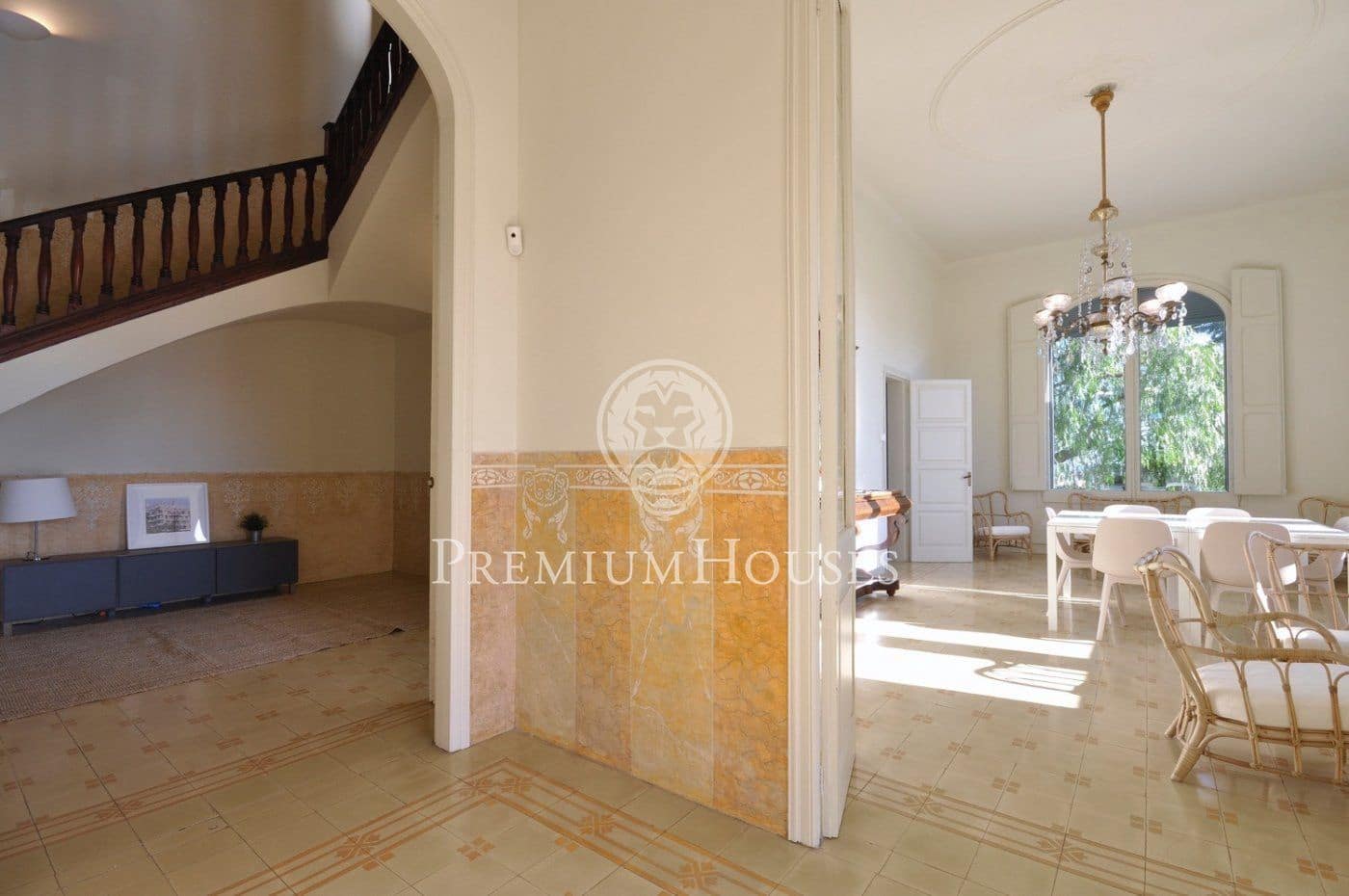 11 soverom Villa til salgs i El Masnou med garasje - € 2 500 000 (Ref: 9247292)