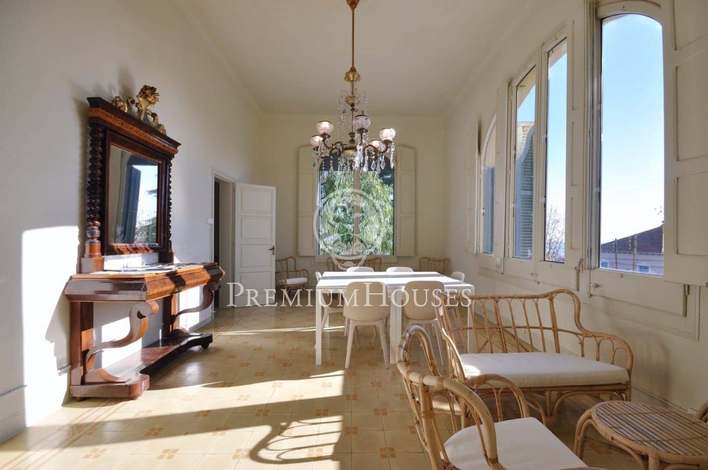 11 soverom Villa til salgs i El Masnou med garasje - € 2 500 000 (Ref: 9247292)
