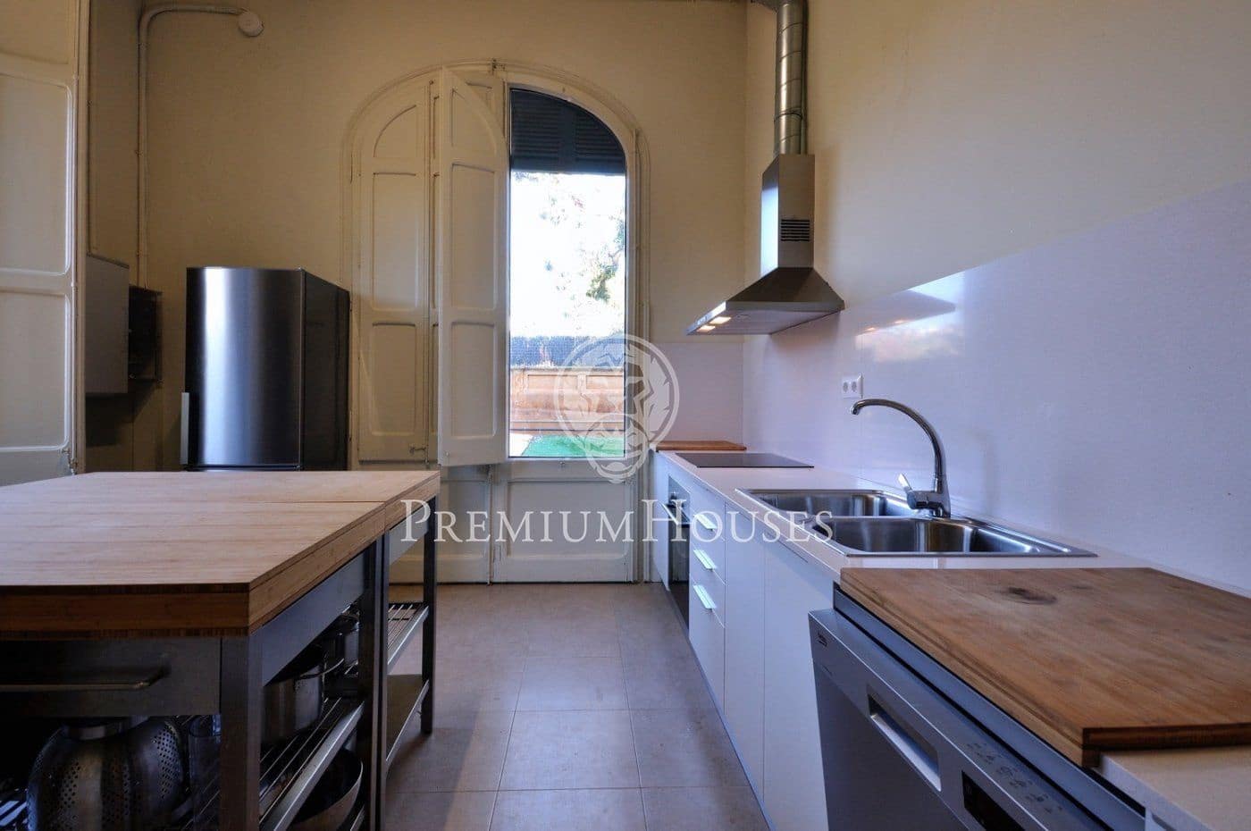 11 soverom Villa til salgs i El Masnou med garasje - € 2 500 000 (Ref: 9247292)
