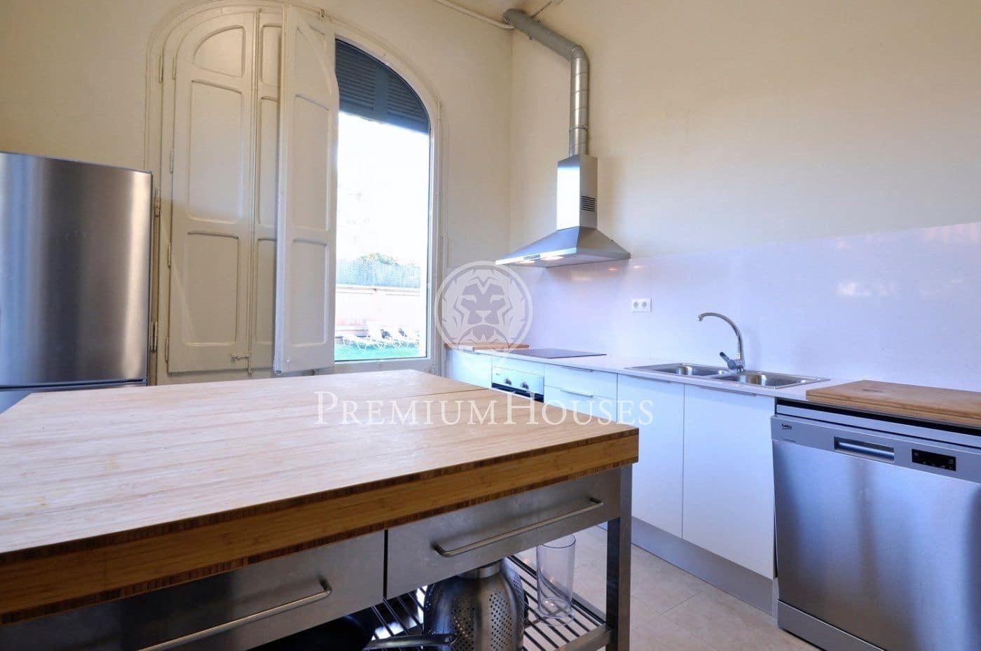 11 soverom Villa til salgs i El Masnou med garasje - € 2 500 000 (Ref: 9247292)