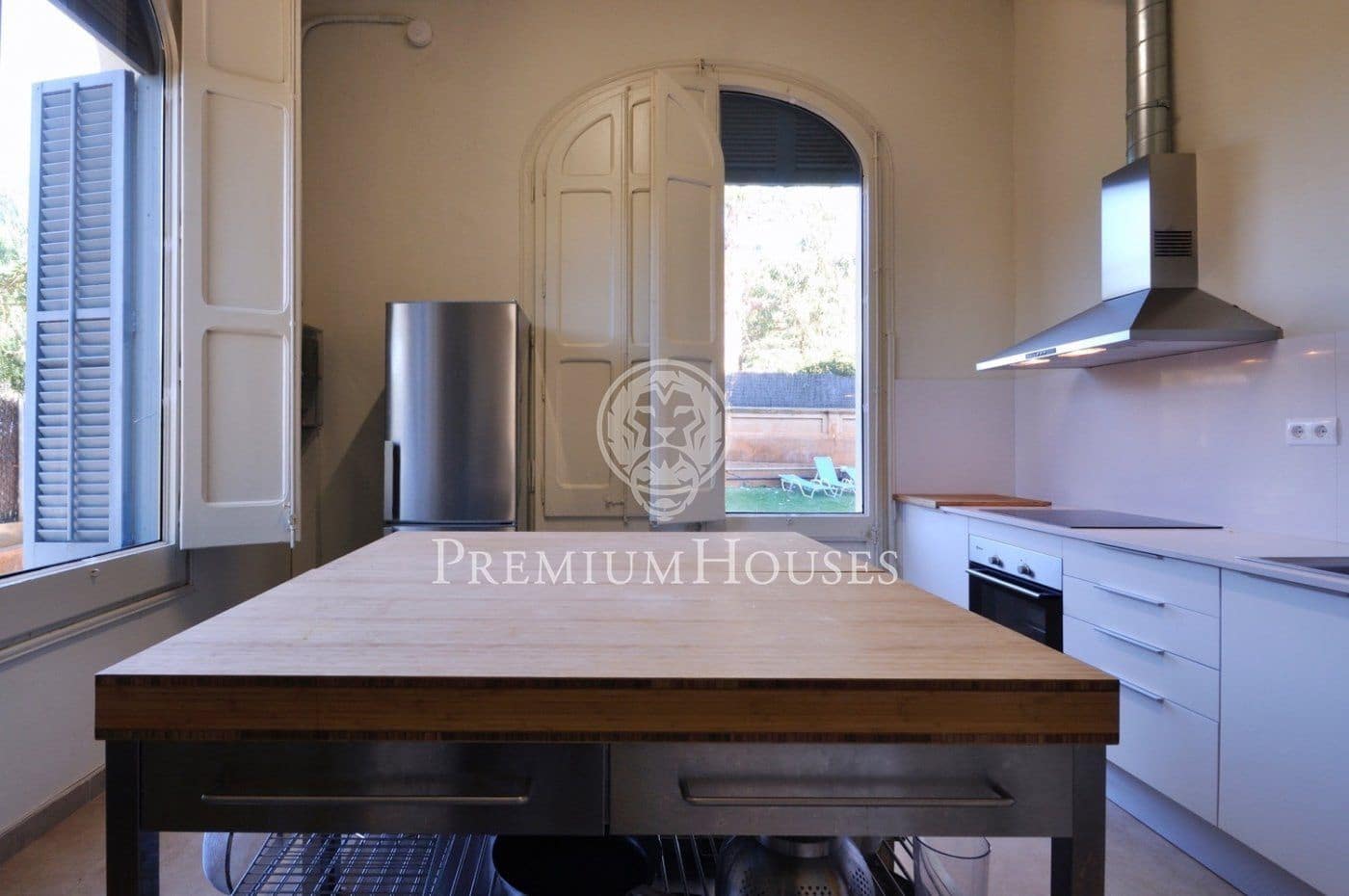 11 soverom Villa til salgs i El Masnou med garasje - € 2 500 000 (Ref: 9247292)