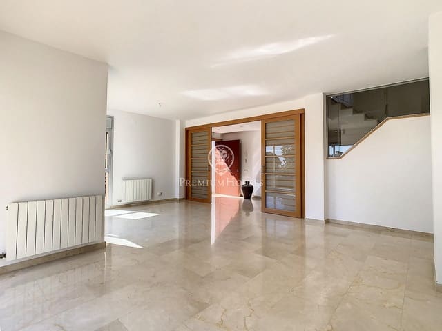 4 slaapkamer Rijtjeshuis te koop in Arenys de Munt met zwembad - € 720.000 (Ref: 9252423)