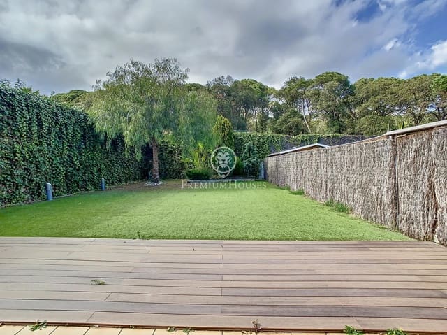 4 slaapkamer Rijtjeshuis te koop in Arenys de Munt met zwembad - € 720.000 (Ref: 9252423)