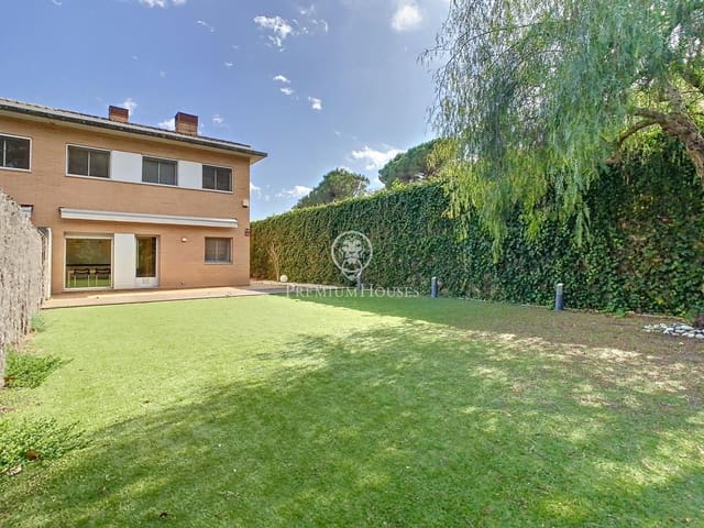 4 slaapkamer Rijtjeshuis te koop in Arenys de Munt met zwembad - € 720.000 (Ref: 9252423)