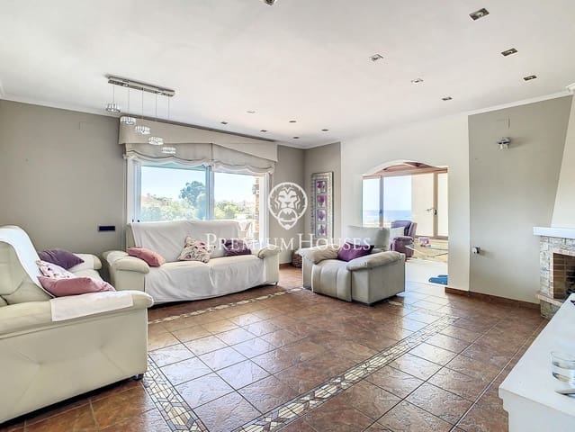 4 bedroom Villa for sale in Santa Susanna with pool - € 570,000 (Ref: 9257278)