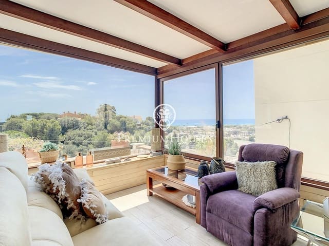 4 bedroom Villa for sale in Santa Susanna with pool - € 570,000 (Ref: 9257278)