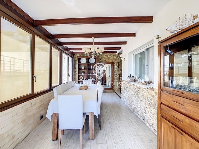 4 bedroom Villa for sale in Santa Susanna with pool - € 570,000 (Ref: 9257278)