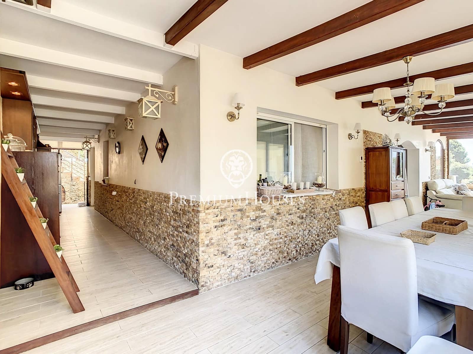 4 soveværelse Villa til salg i Santa Susanna med swimmingpool - € 570.000 (Ref: 9257278)