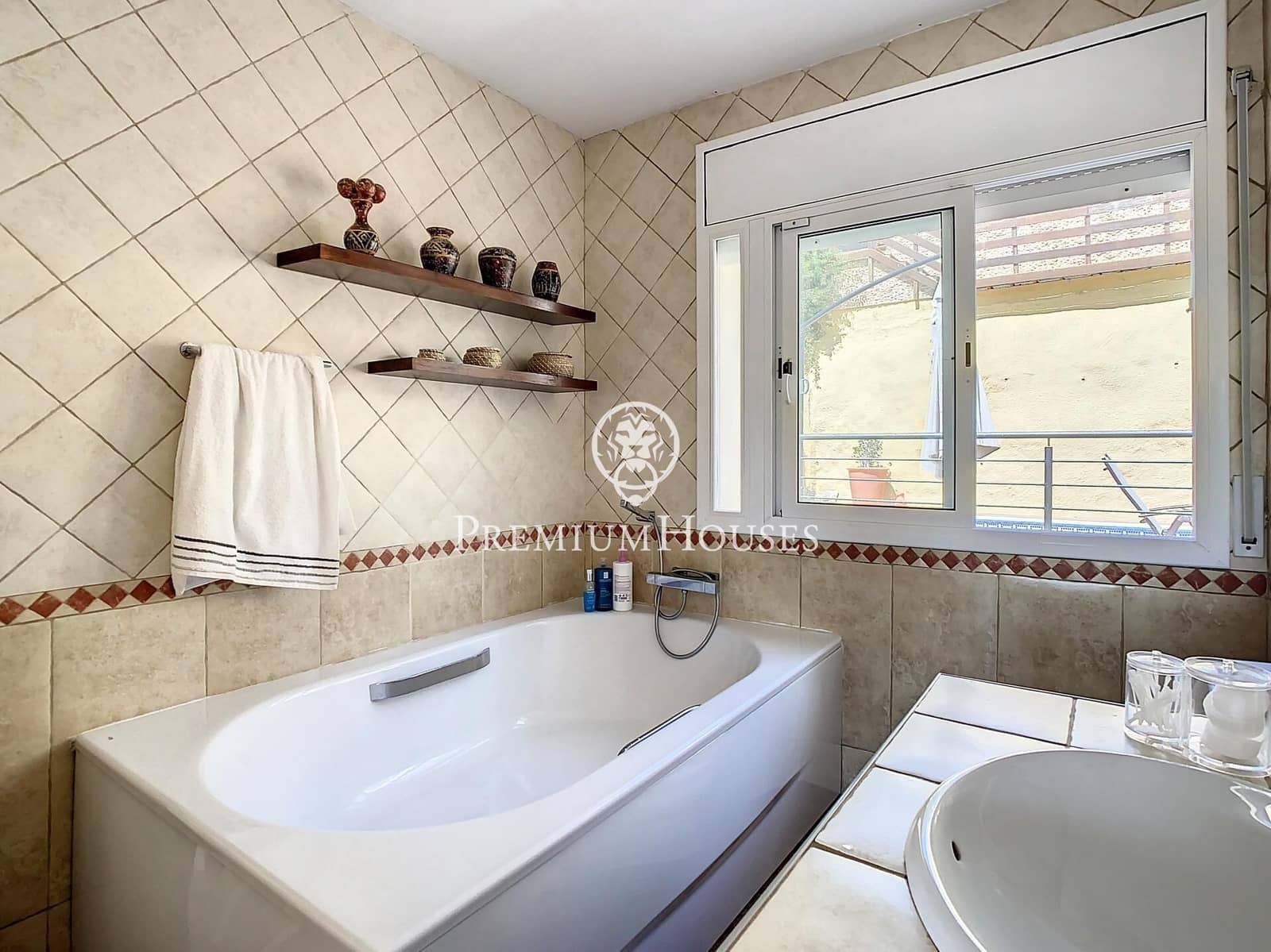 4 soveværelse Villa til salg i Santa Susanna med swimmingpool - € 570.000 (Ref: 9257278)