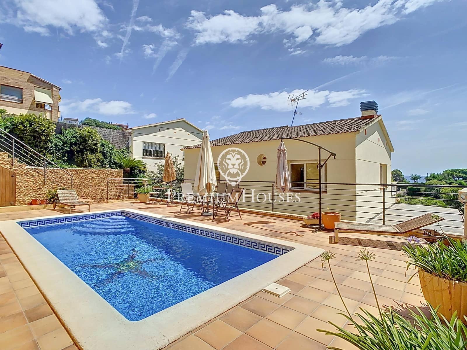 4 soveværelse Villa til salg i Santa Susanna med swimmingpool - € 570.000 (Ref: 9257278)