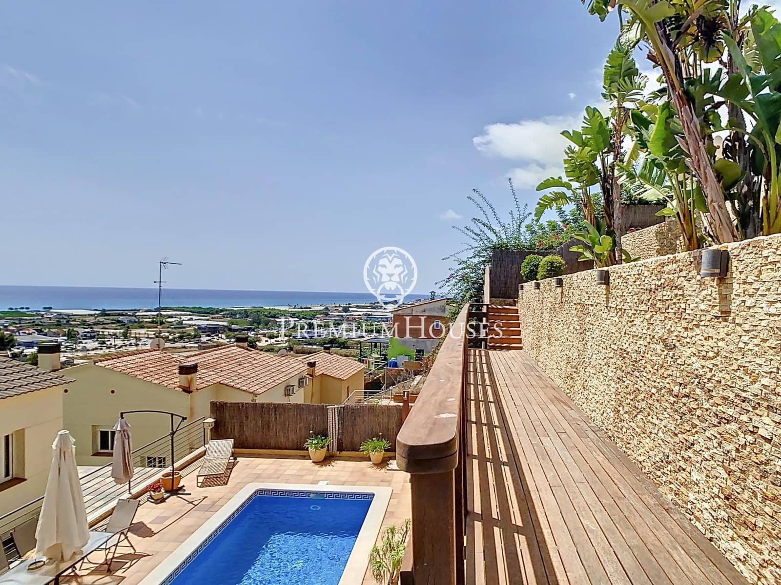 4 soveværelse Villa til salg i Santa Susanna med swimmingpool - € 570.000 (Ref: 9257278)