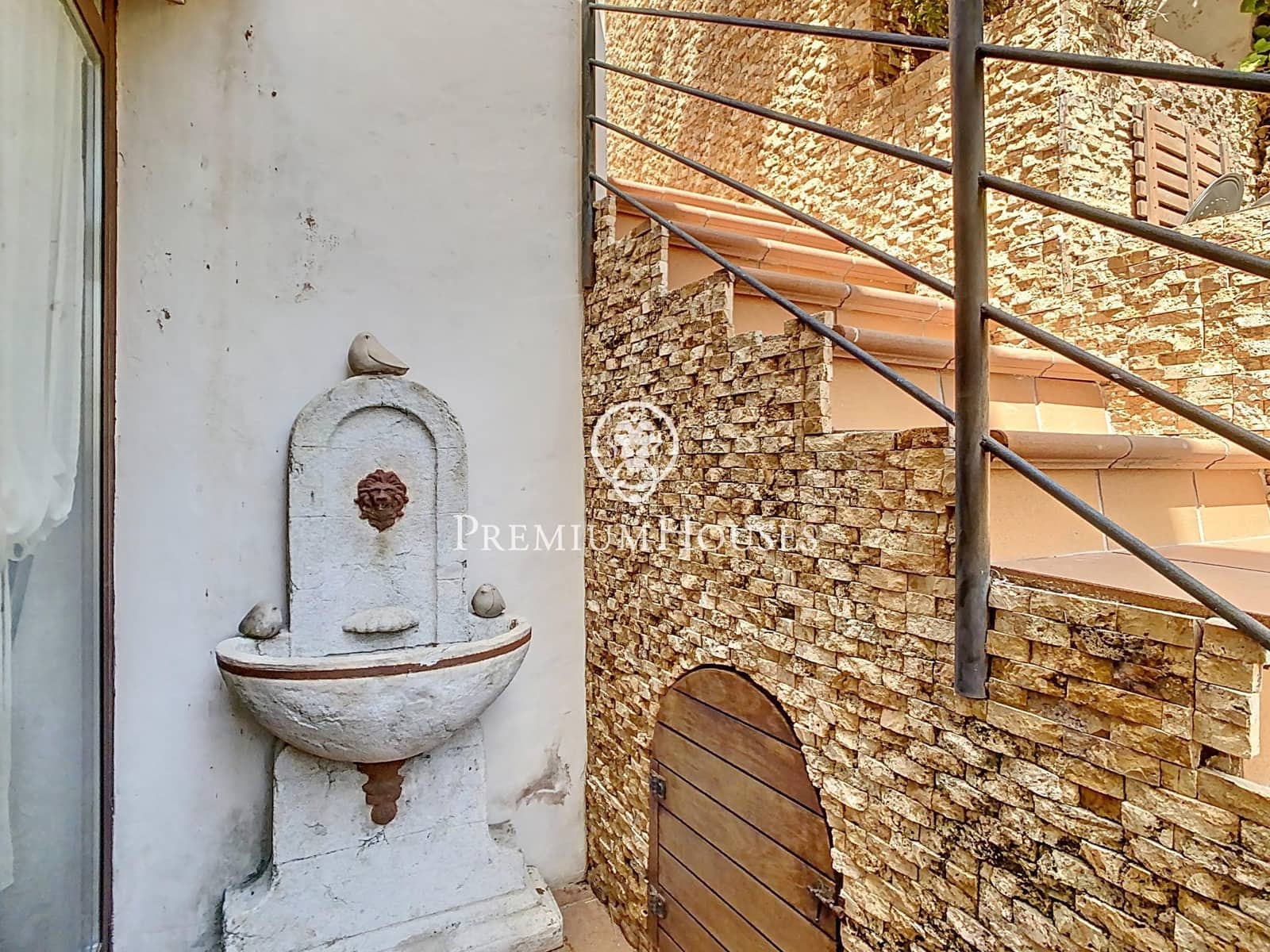 4 soveværelse Villa til salg i Santa Susanna med swimmingpool - € 570.000 (Ref: 9257278)