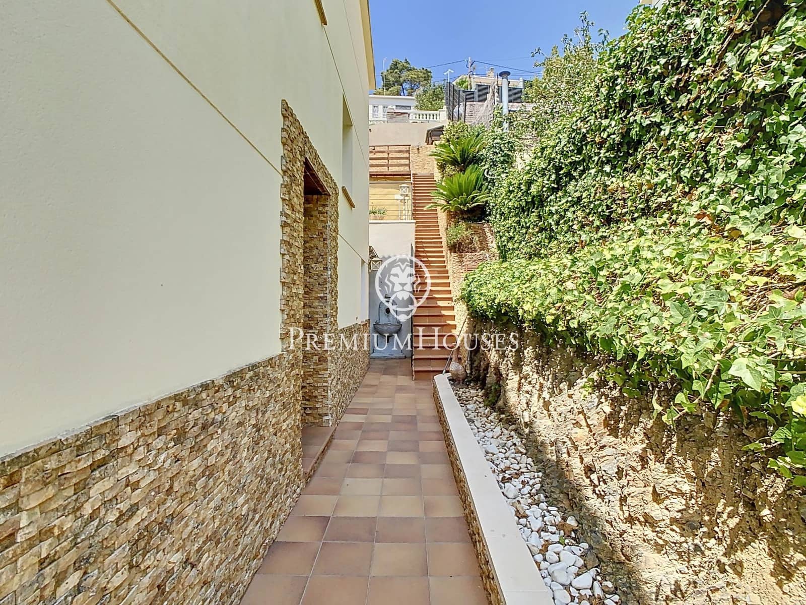 4 soveværelse Villa til salg i Santa Susanna med swimmingpool - € 570.000 (Ref: 9257278)