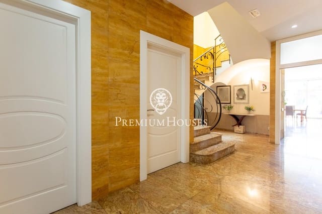 5 bedroom Townhouse for sale in Mataró with garage - € 1,300,000 (Ref: 9264495)