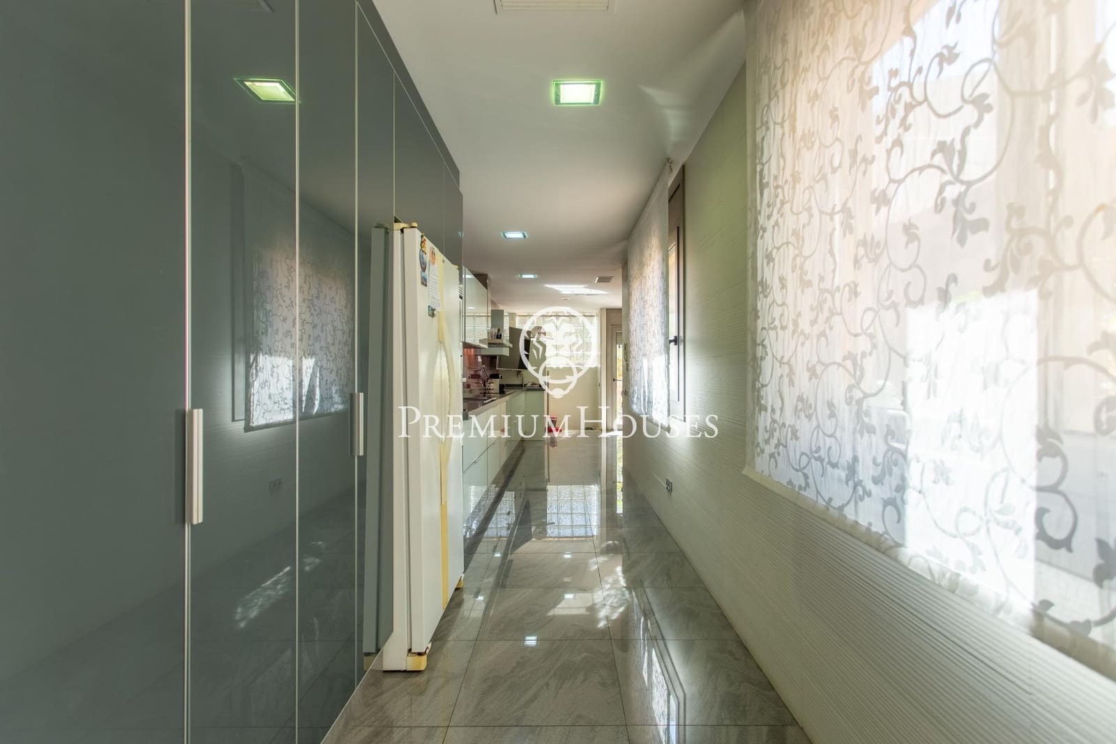 5 makuuhuone Omakotitalo myytävänä paikassa Mataro mukana 
autotalli - 1 300 000 € (Ref: 9264495)