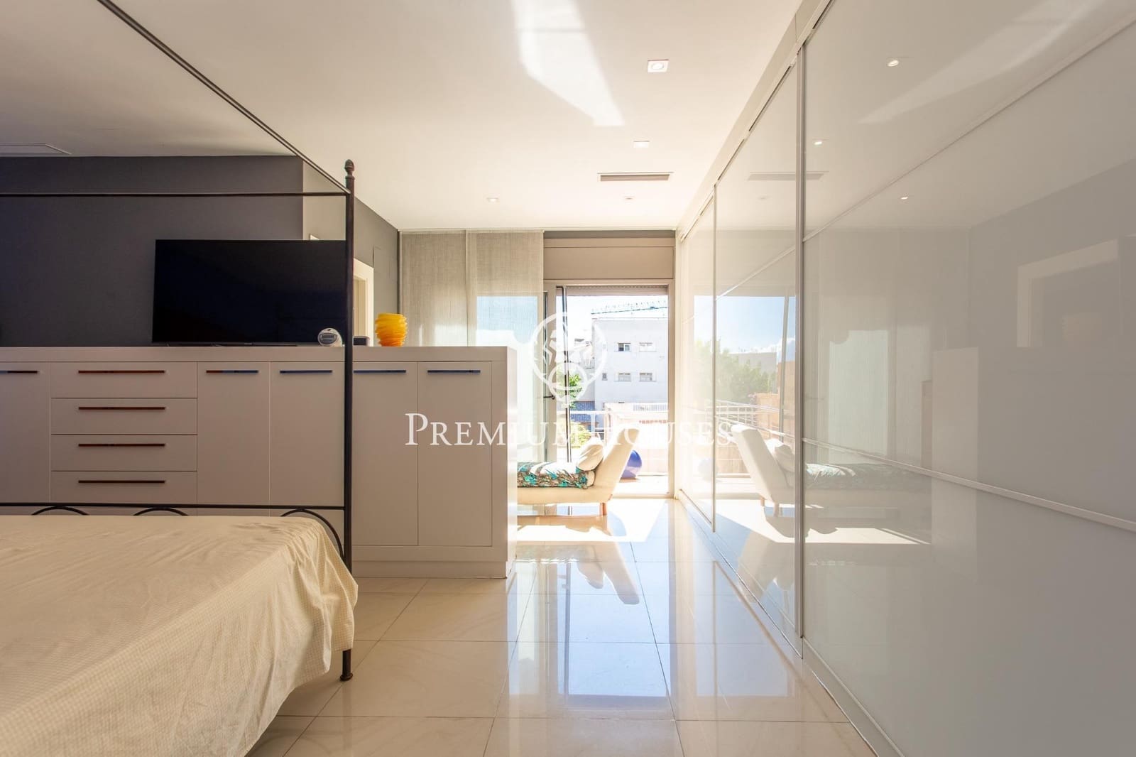 5 makuuhuone Omakotitalo myytävänä paikassa Mataro mukana 
autotalli - 1 300 000 € (Ref: 9264495)