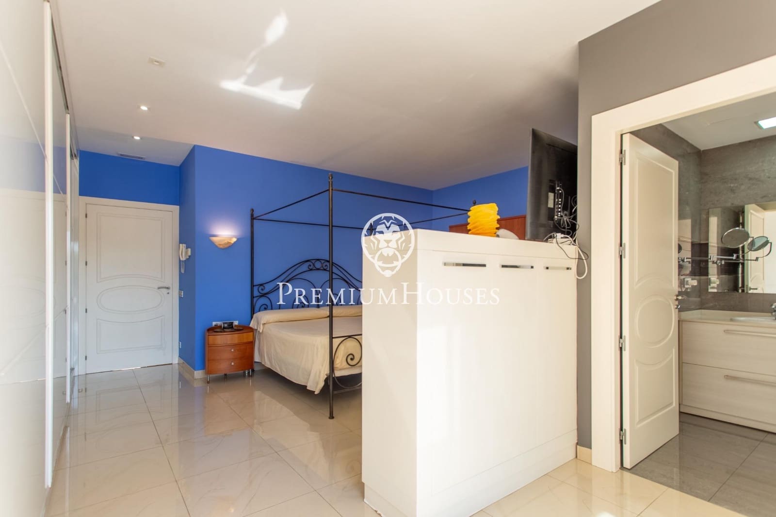 5 makuuhuone Omakotitalo myytävänä paikassa Mataro mukana 
autotalli - 1 300 000 € (Ref: 9264495)