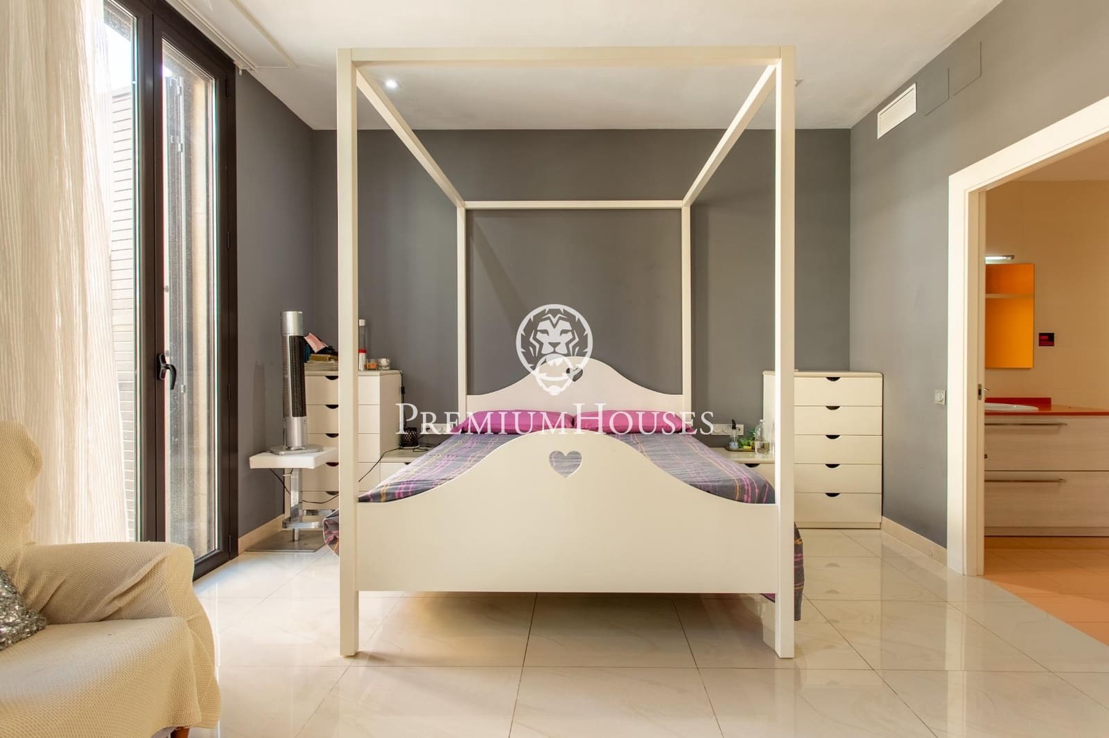 5 makuuhuone Omakotitalo myytävänä paikassa Mataro mukana 
autotalli - 1 300 000 € (Ref: 9264495)