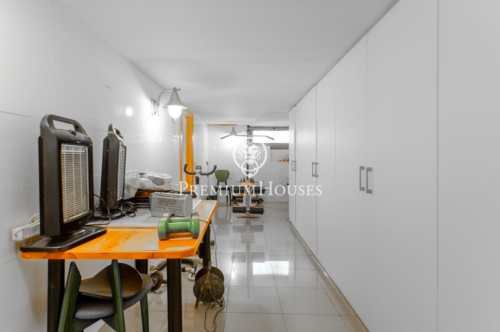 5 makuuhuone Omakotitalo myytävänä paikassa Mataro mukana 
autotalli - 1 300 000 € (Ref: 9264495)