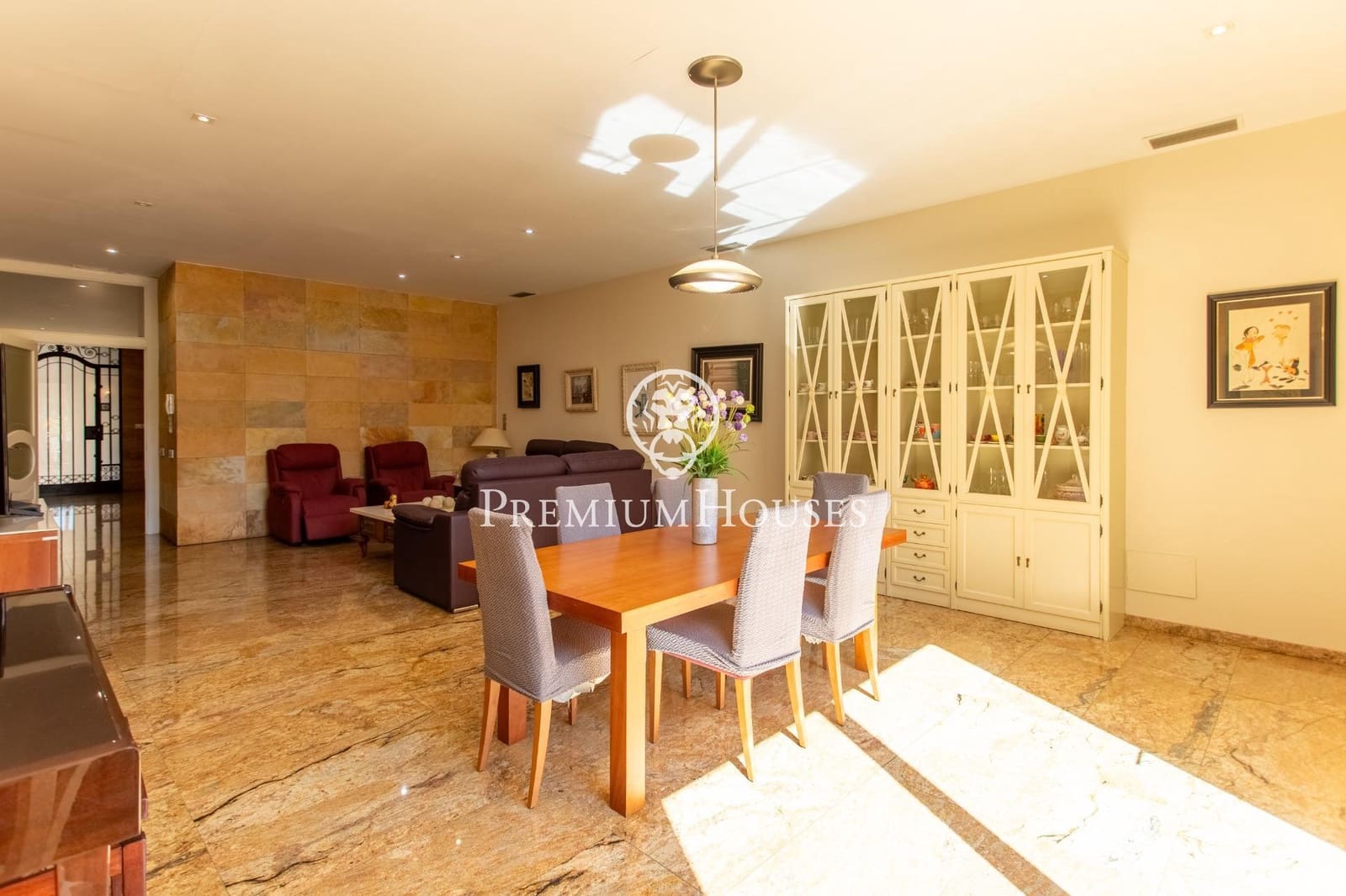 5 makuuhuone Omakotitalo myytävänä paikassa Mataro mukana 
autotalli - 1 300 000 € (Ref: 9264495)