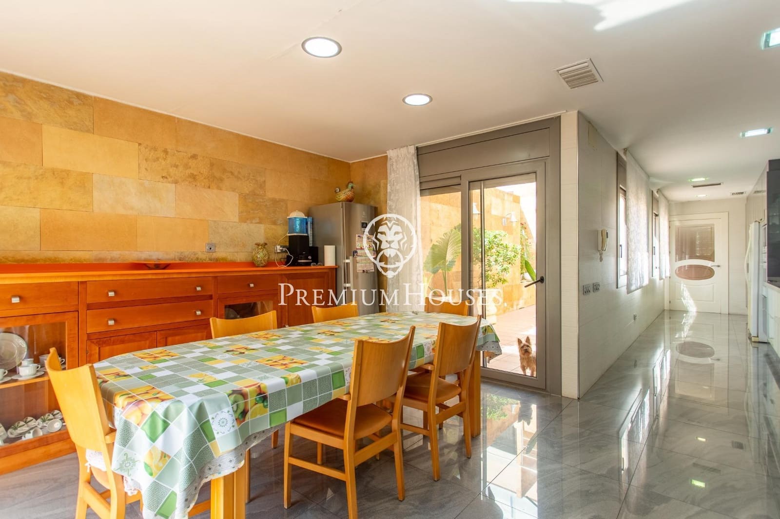 5 makuuhuone Omakotitalo myytävänä paikassa Mataro mukana 
autotalli - 1 300 000 € (Ref: 9264495)