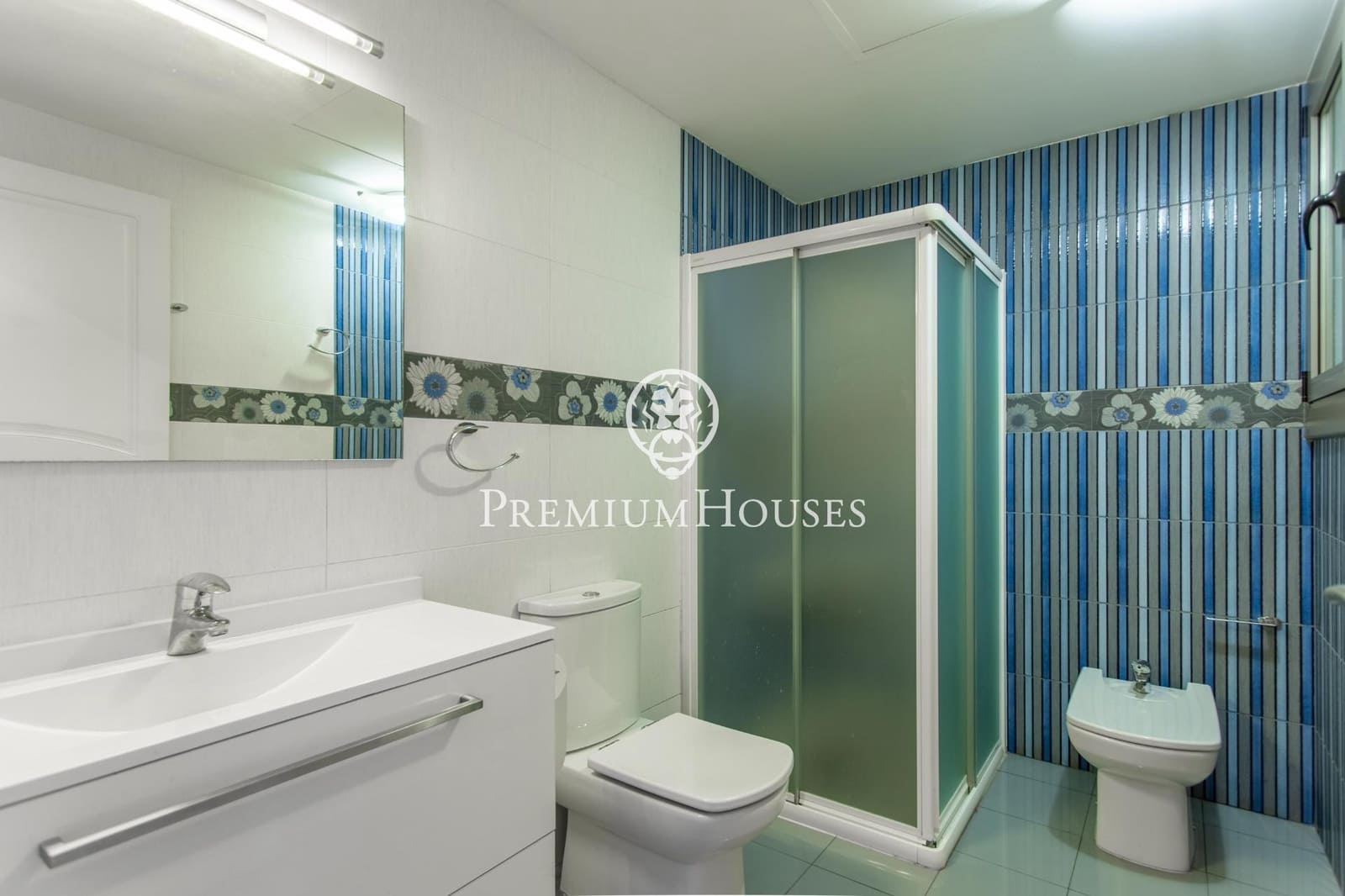 5 makuuhuone Omakotitalo myytävänä paikassa Mataro mukana 
autotalli - 1 300 000 € (Ref: 9264495)