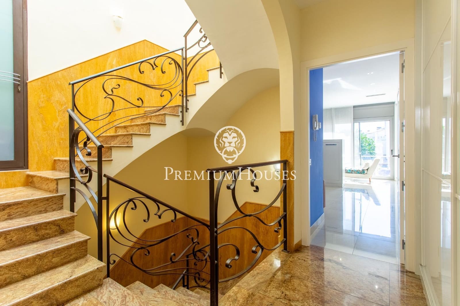 5 makuuhuone Omakotitalo myytävänä paikassa Mataro mukana 
autotalli - 1 300 000 € (Ref: 9264495)