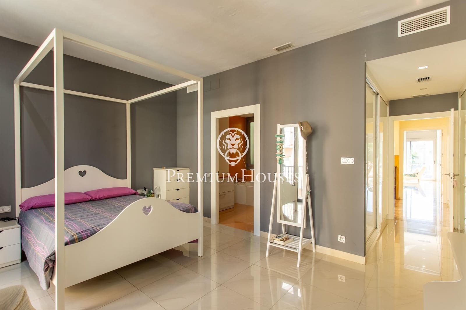 5 makuuhuone Omakotitalo myytävänä paikassa Mataro mukana 
autotalli - 1 300 000 € (Ref: 9264495)